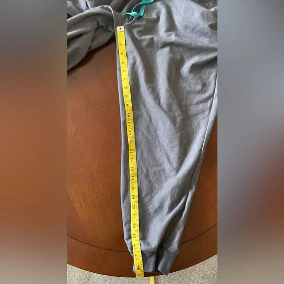 FIGS High Waisted Zamora
Tech Jogger Scrub
Pants Graphite Size XXL/P or 2XL P - Picture 16 of 16